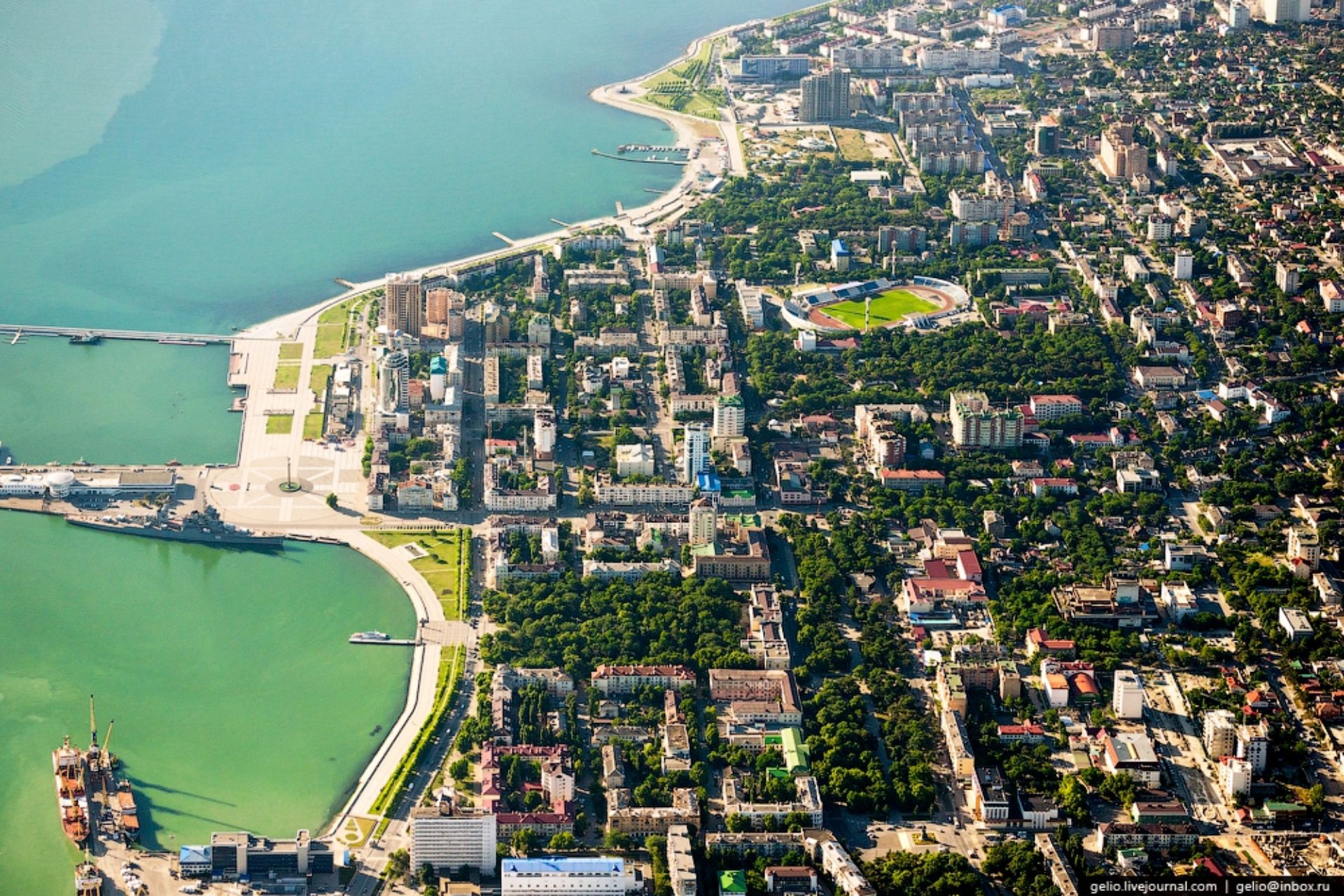 Краснодарский край с 21. Новороссийск / Novorossiysk вид сверху. Новороссийск / Novorossiysk города Краснодарский краю. Новороссийск с высоты птичьего полета.